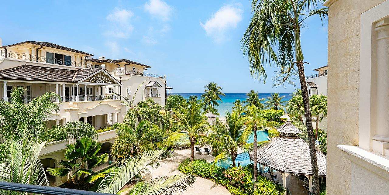 Schooner Bay 305