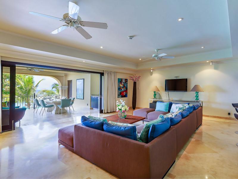 Sandy Cove 201 - Beachfront Paradise , Beachfront villas Barbados , Sandy Cove , St James , West Coast Barbados  