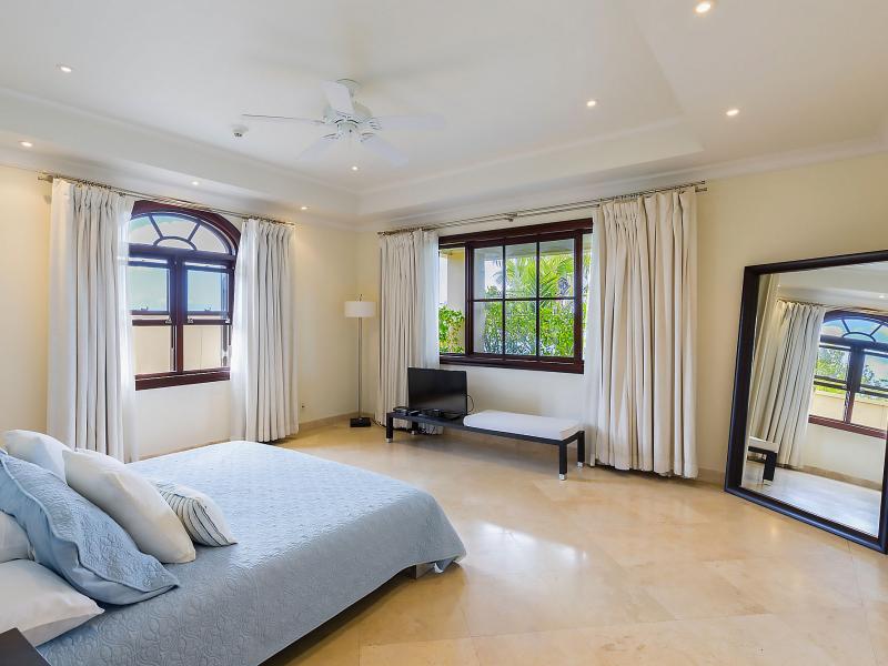 Sandy Cove 201 - Beachfront Paradise , Beachfront villas Barbados , Sandy Cove , St James , West Coast Barbados  