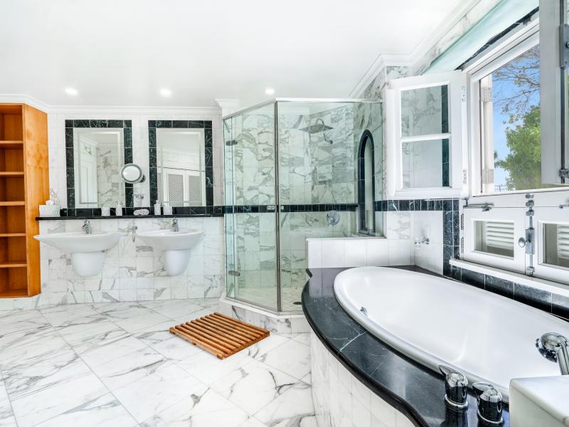 Schooner Bay 305-Penthouse , Beachfront villas Barbados , Schooner Bay , Speightstown , St Peter , West Coast Barbados  