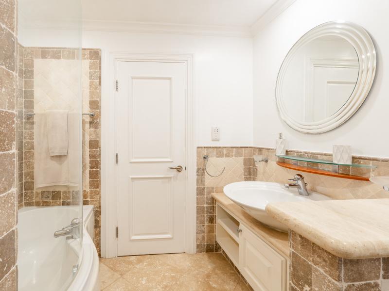 Schooner Bay 305-Penthouse , Beachfront villas Barbados , Schooner Bay , Speightstown , St Peter , West Coast Barbados  