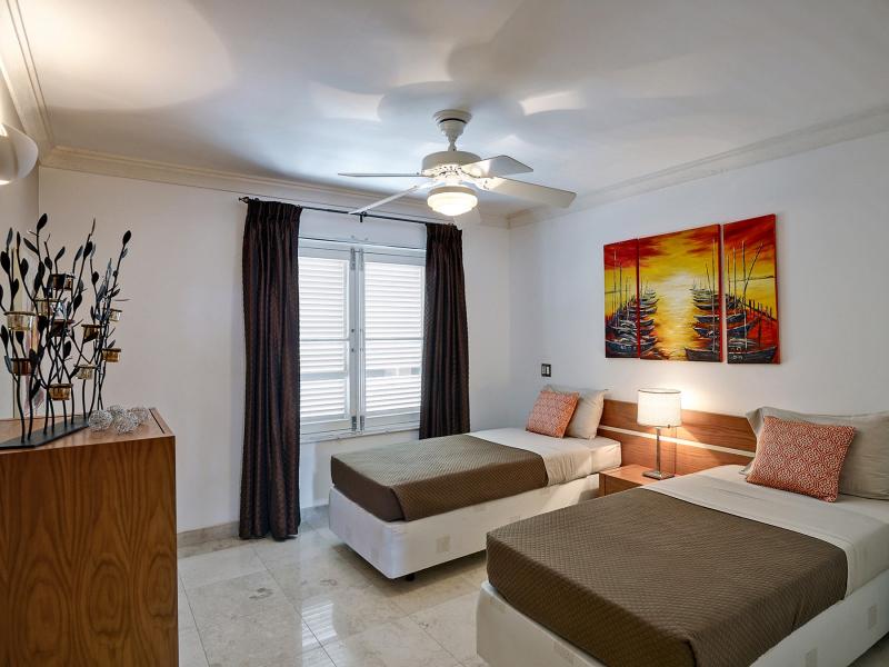 Waterside 303 , Beachfront villas Barbados , Paynes Bay , St James , Waterfront villas Barbados , West Coast Barbados  