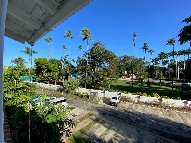 Glitter Bay 305 Ocean View , Beachfront villas Barbados , Glitter Bay , Porters , St James , West Coast Barbados  